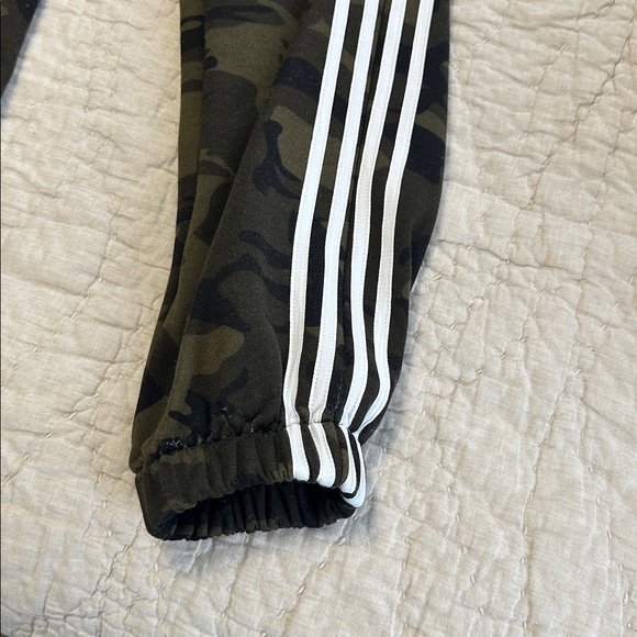 Joggers - Picture 2 of 2